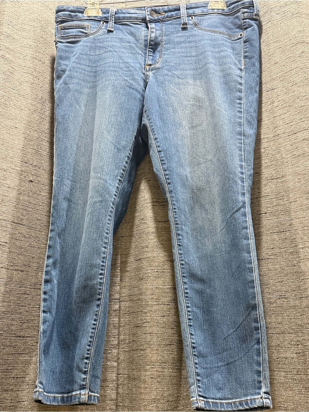 Old Navy Women's Skinny Jeans in Classic Blue-Sz 12/ 29” inseam